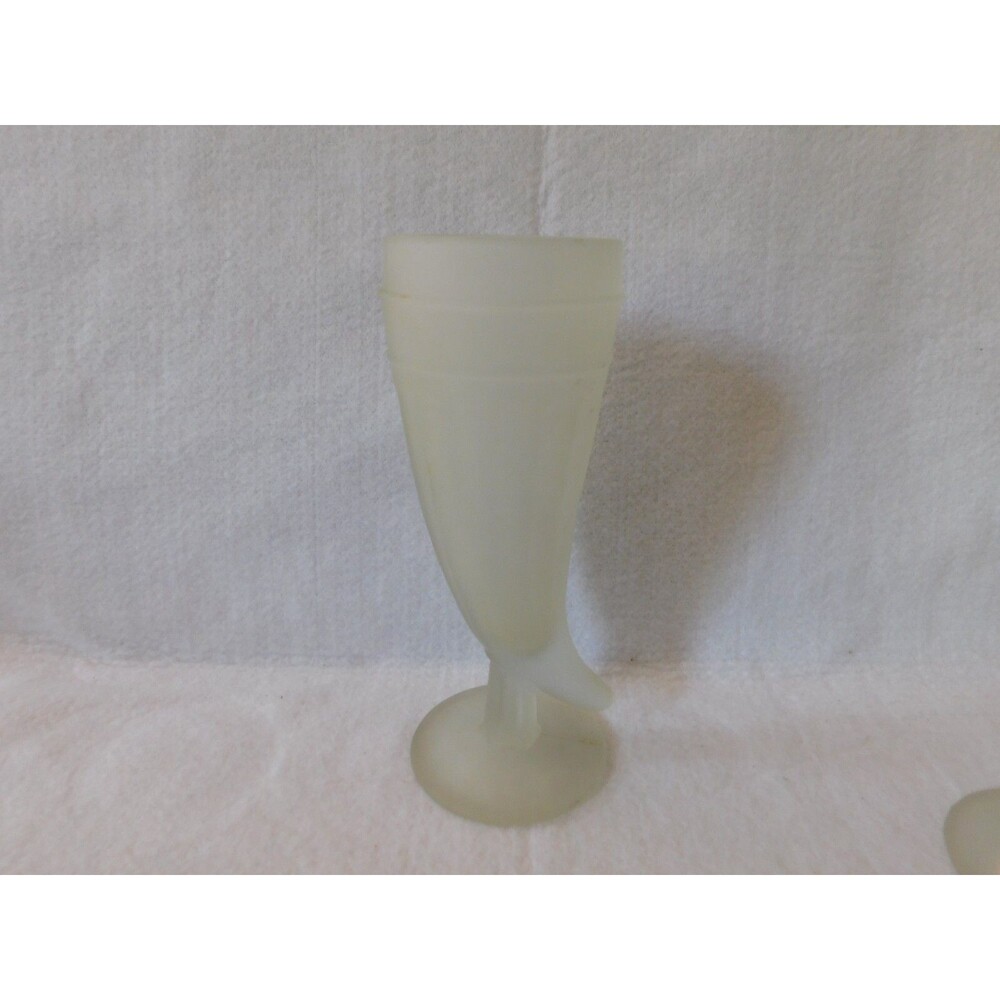 Vintage Tiara Indiana Glass Powder Horn Cornucopia Pilsner 10 oz Frosted